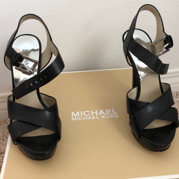 Michael Kors heels ๐ - Picture 2 of 7